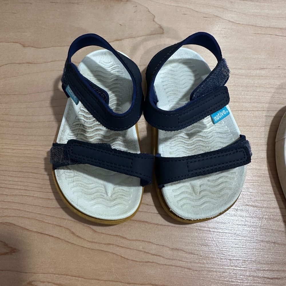 Navy Blue Kids Sandals by Native c6